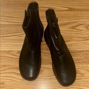 Hotter Black Leather Boots “ whisper “ size 7. Brand new. Never worn